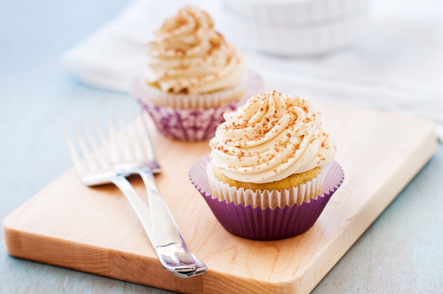 Golden Vanilla Cupcakes with Swiss Buttercream for Two, vanilla, cupcake, Swiss buttercream, desserts for two