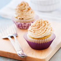 Golden Vanilla Cupcakes with Swiss Buttercream for Two, vanilla, cupcake, Swiss buttercream, desserts for two