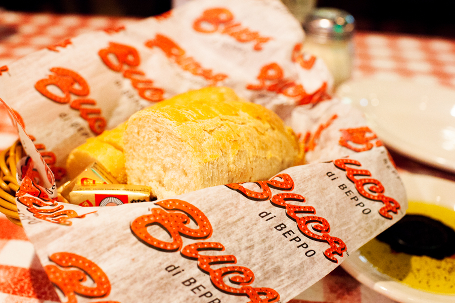 Buca di Beppo, bread