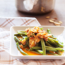 Dress up vegetables and fish with this tangy and spicy amandine!
