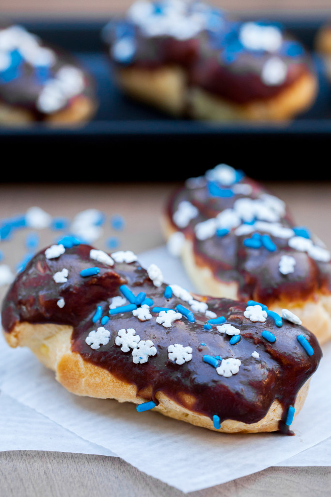 Easy and impressive éclairs with a little holiday flair for your holiday parties!