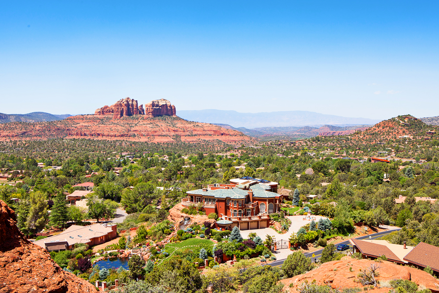 A day of Hiking in Sedona, Arizona - where to stop and which trails to hike. 