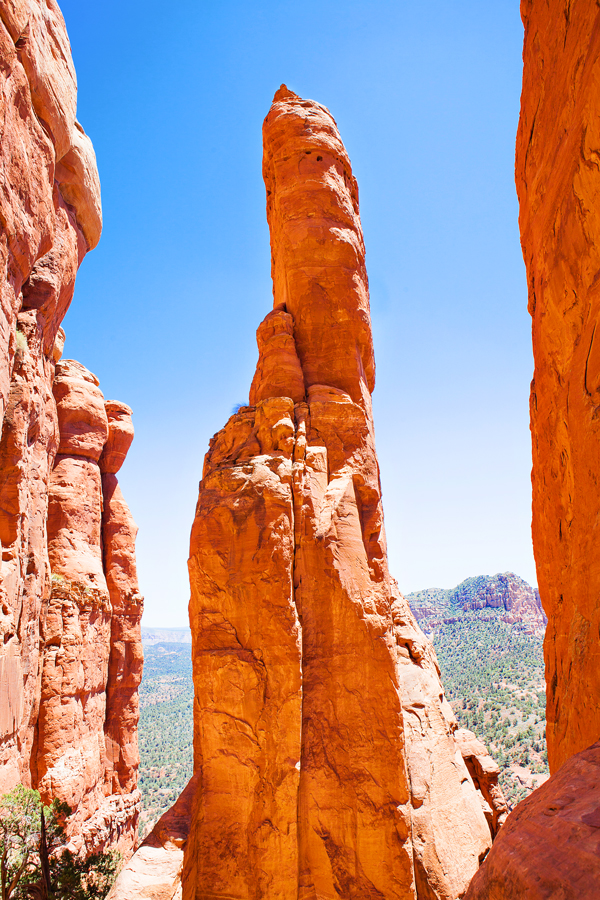 A day of Hiking in Sedona, Arizona - where to stop and which trails to hike. 