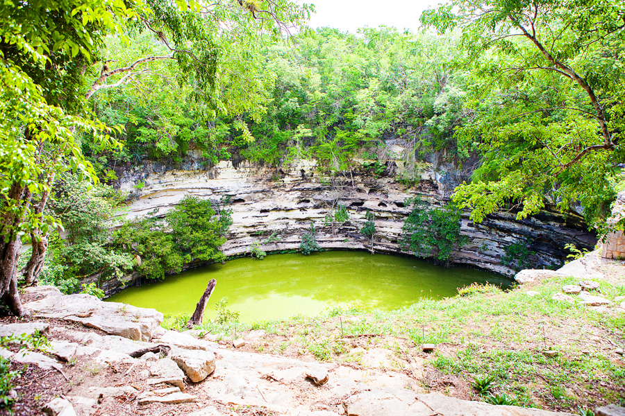 A glimpse into Chichén Itzá (Chichen Itza), an ancient Mayan town in Yucatán, Mexico.