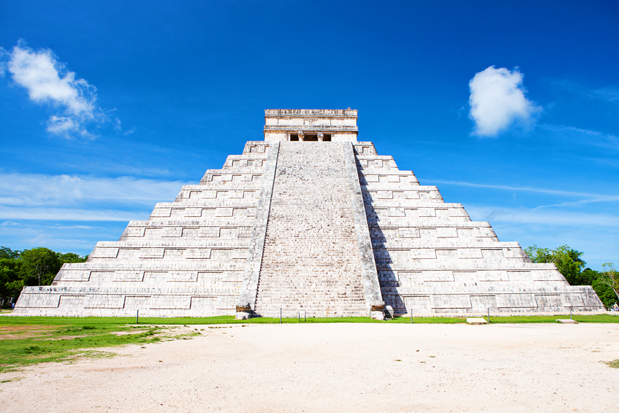 A glimpse into Chichén Itzá (Chichen Itza), an ancient Mayan town in Yucatán, Mexico.