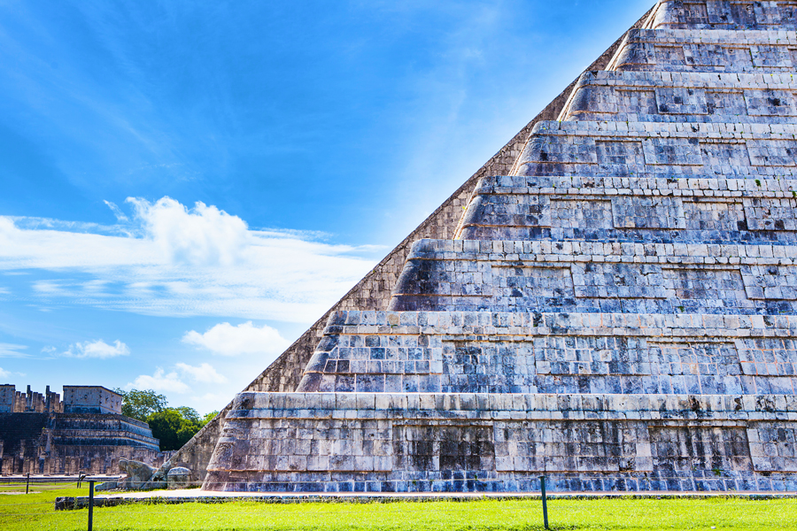 A glimpse into Chichén Itzá (Chichen Itza), an ancient Mayan town in Yucatán, Mexico.