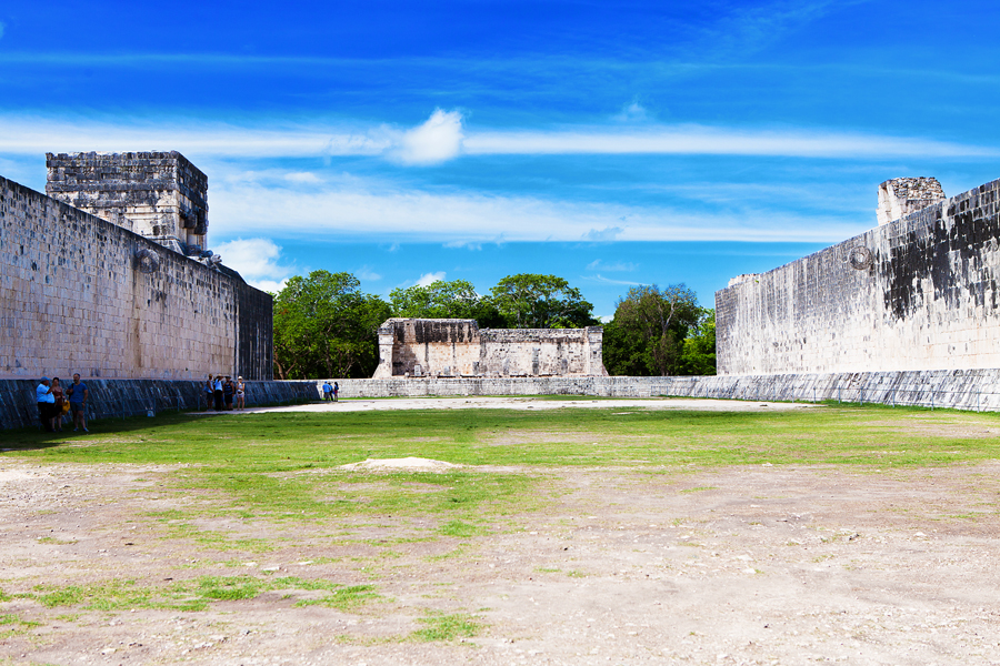 A glimpse into Chichén Itzá (Chichen Itza), an ancient Mayan town in Yucatán, Mexico.