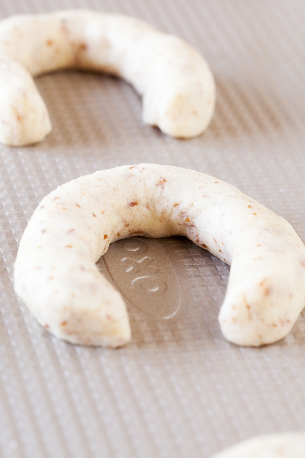 An almond-flavored shortbread cookie dusted with powdered sugar, Dorie Greenspan’s Almond Crescents are perfect for this holiday cookie season!