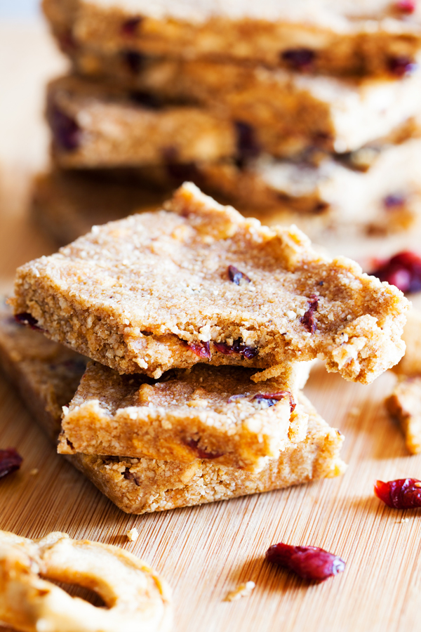 Pumpkin, apples, and cranberries, these Fall Harvest Snack Bars have all the best flavors of Fall.