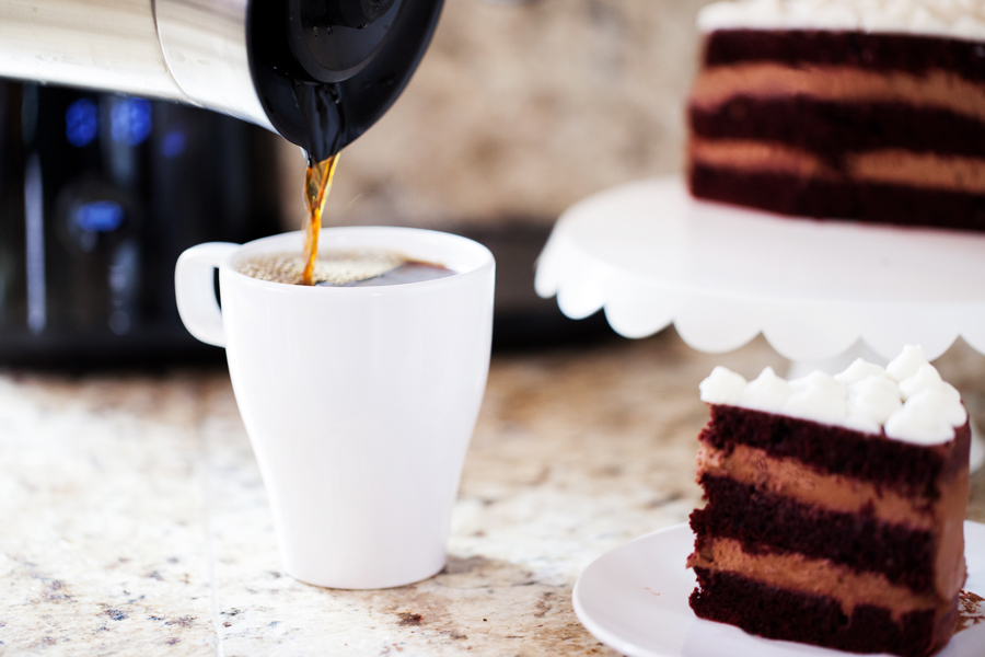 A to-die-for combination, this Red Velvet Espresso Cake has three delicious layers of red velvet cake, filled with fluffy espresso cream in between, and topped with sweet and tangy cream cheese frosting!